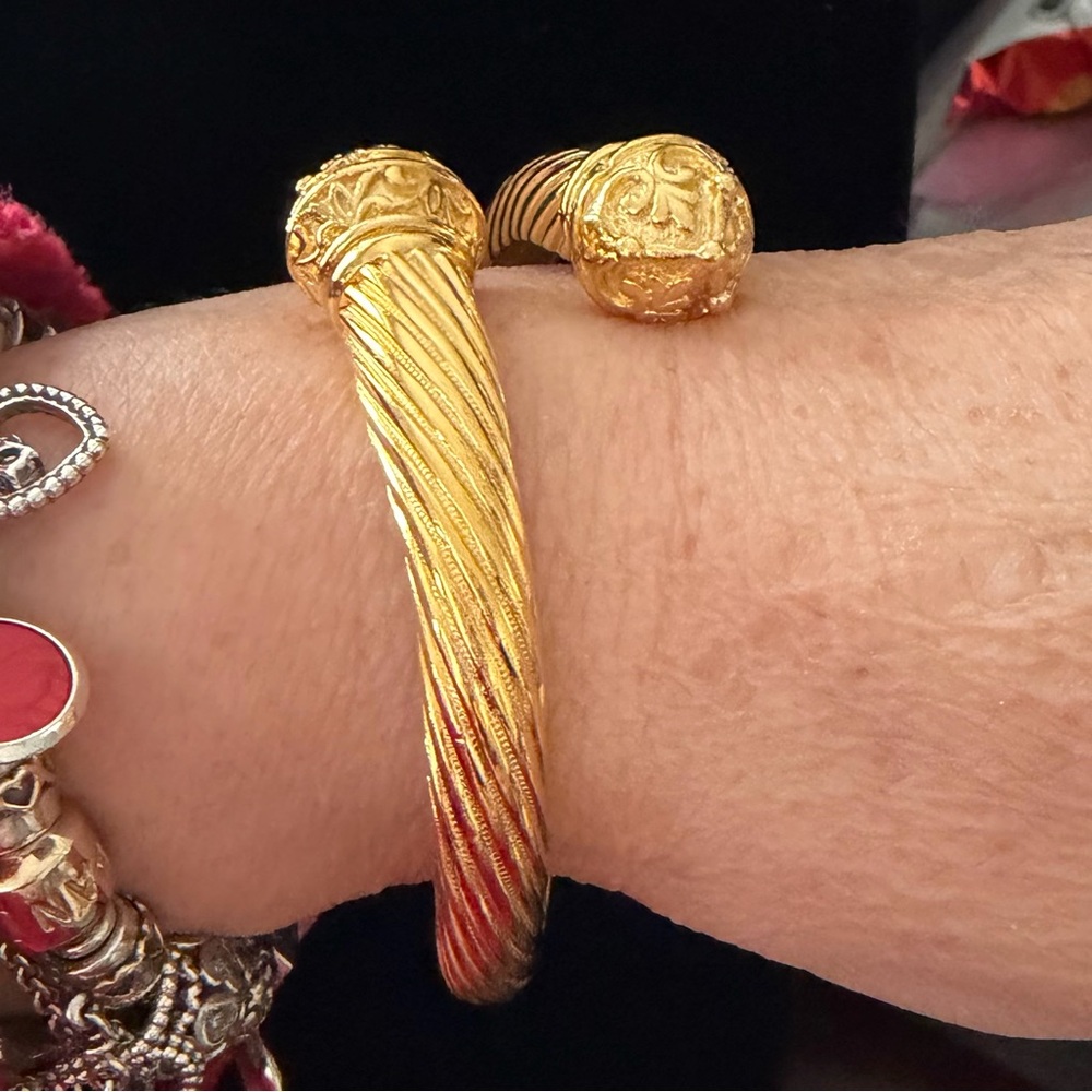 Vintage Joan Rivers 1990’s Hinged Bypass Gold Bracelet with Changeable Tips. - Picture 2 of 15